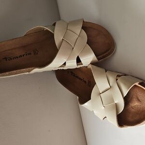 TAMARIS CORRA PATENT LEATHER CRISS-CROSS SLIDE SANDALS SZ 41/10.5